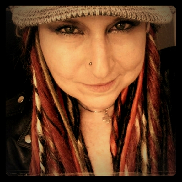 Meet your Posher, Mickie...AKA: YOUniversal Gypsie - Picture 3 of 4